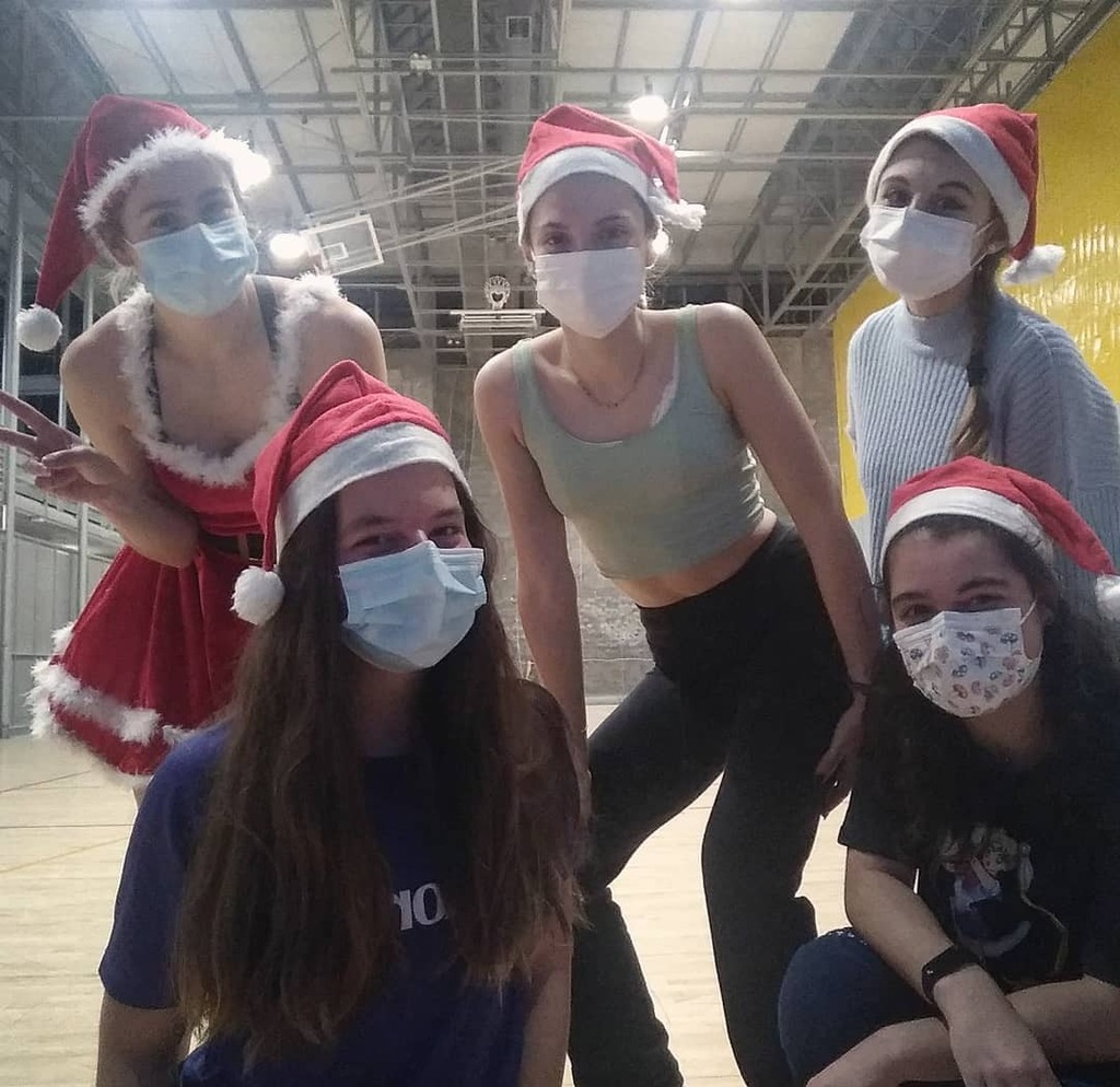 IllusionInline's tweet photo. Las federadas de Illusion Inline os desean Feliz Navidad🎄
.
.
.
.
.
.
#inlinefigureskating #artisticinlineskating #inlineskating #inline #inlineskate #inlineartistic #artisticinline #figureskating #roller #rollerskating #artisticrollerskating #artistic #skating #skate #skate… https://t.co/SwDiIDIdxv