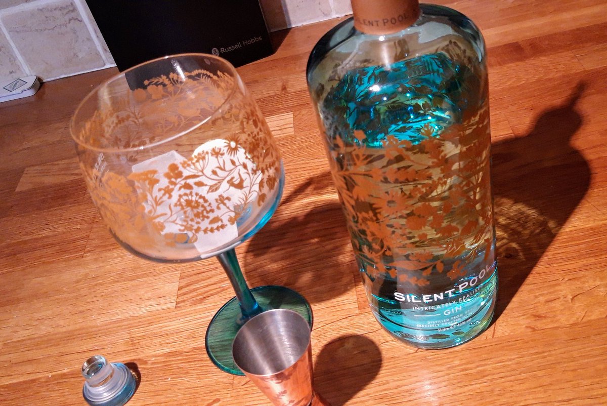 AndypClayton's tweet photo. Work is done for the year and it's Christmas, so the good gin is out, cheers all 😁 https://t.co/daVLX4vA26