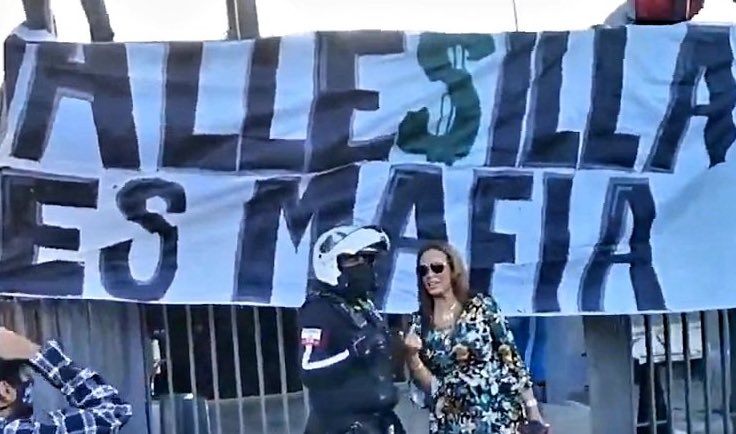 CdenMonita's tweet photo. Rata$ @darlinlu1965 la peor persona, toda la hinchada, periodistas y gente común t detesta por negligente, mentirosa, ladrona, irresponsable, calumniadora, etc, etc,etc #fueraVallecilla #FueraMachuca #FueraTodos https://t.co/4m01ko8bbY