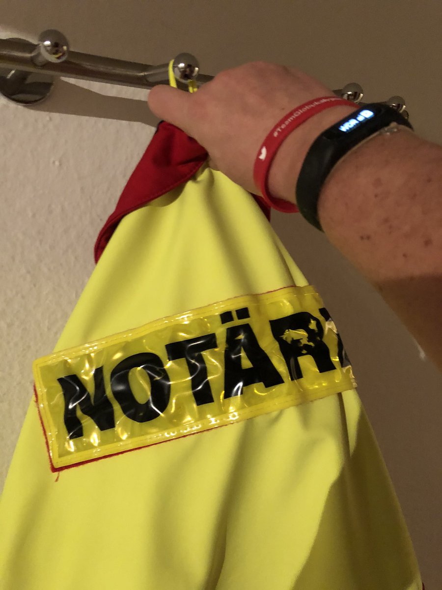 Letzter Nachtdienst dieses Jahr 😅... schnell noch die Notfallglobuli in die Tasche Tasche stopfen 😉 #TeamGlobukalypse Ruhige Schicht vor allem den Weihnachtsrettern #NEF