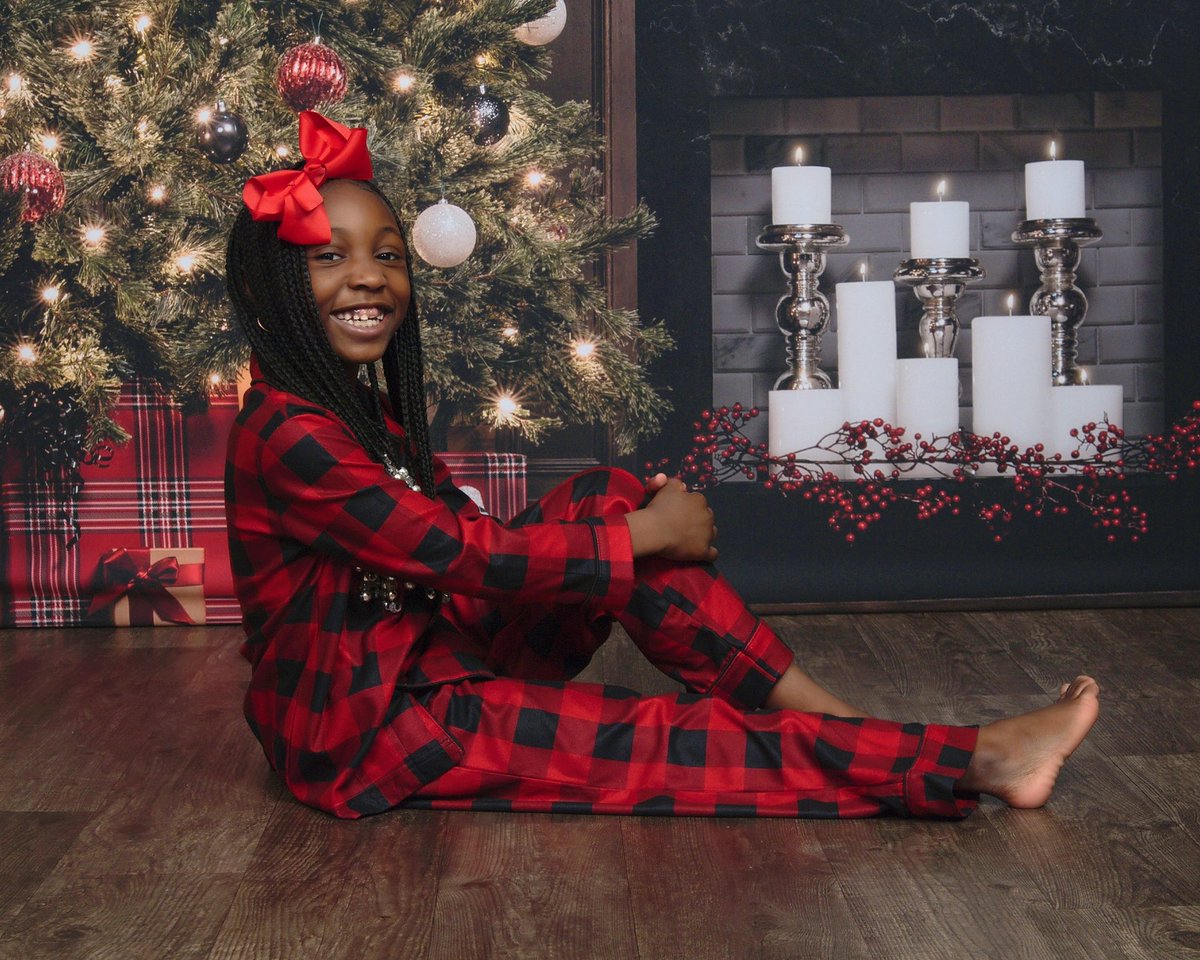 Kissable_K's tweet photo. Yep I’ll still hold her like a baby #HappyHolidays🎅🏾🎄 https://t.co/1G8SGskkFb