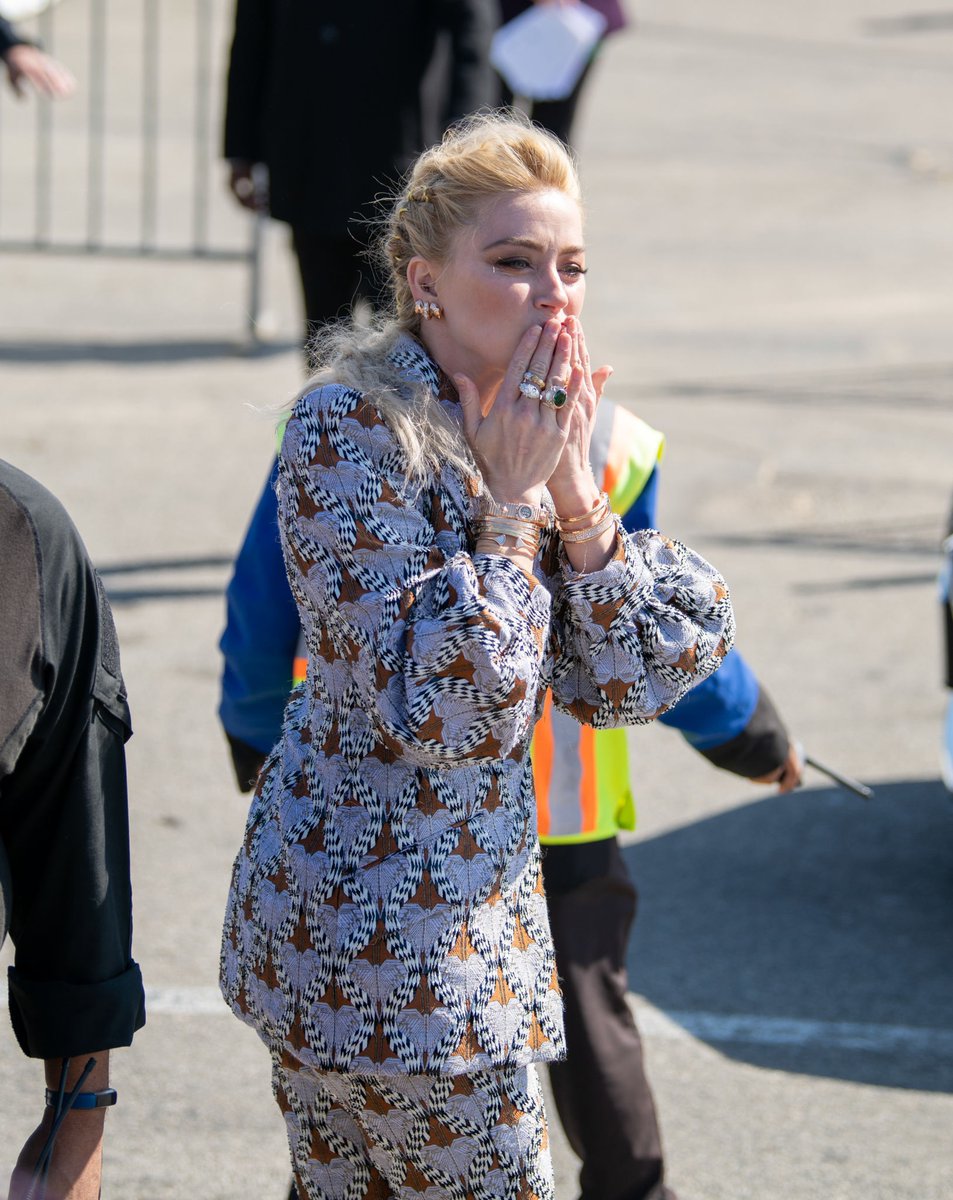 artsaheard's tweet photo. how amber heard looks in real life: a thread https://t.co/RkFeZMuNP8