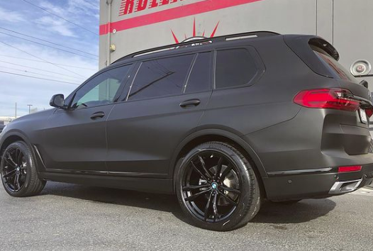RollingStockSF's tweet photo. 2020 X7 with a matte black wrap and a fresh set of glossy 22” staggered rims! 
What do y'all think?
Let me know!!
.

Want to customize your ride? Call our team at ☎️ 415-558-9121

#Citybythebay
#carculture #bayareacars
#carlifestyle #wheelshop https://t.co/e0qlYbGcoO