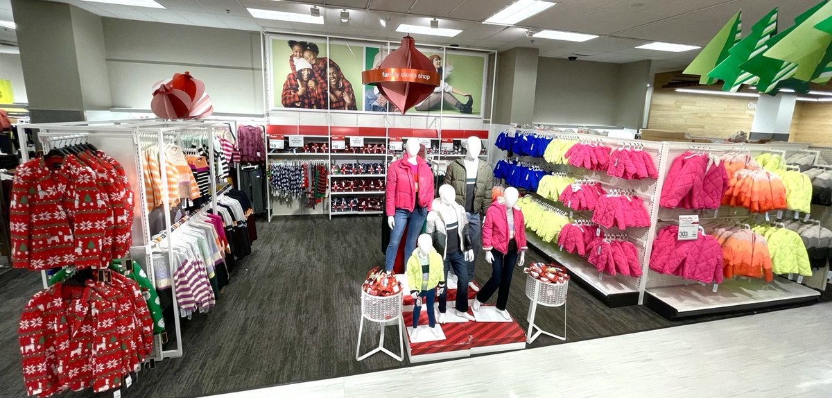 Holiday Remerchandising! 🎄Recognition to ⁦@Riya_TGT⁩ for supporting as we sell through Family Pajamas! 👏 ⁦<a href="/TGT_Laura/">Laura Brownlie</a>⁩ ⁦<a href="/TGT_Chris/">Christopher Ambrose</a>⁩ ⁦⁦<a href="/KellyMcGarrity/">Kelly McGarrity</a>⁩ ⁦<a href="/StevenRosini/">Steven Rosini</a>⁩ ⁦<a href="/Andrew_Merc03/">Andrew Mercado</a>⁩ ⁦@NicoleTonnessen⁩ #Christmas