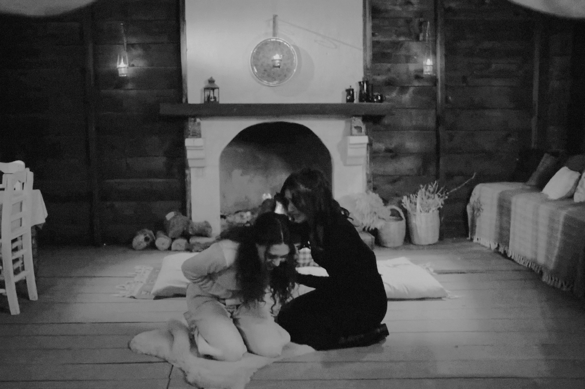 ebrusarchive's tweet photo. this scene is still haunting me. i'll never forgive those sick writers for putting her through such pain and for handling her sorrow as well as the miscarriage subject with so much ignorance and disdain. she deserves so much better 💔

#hercai #ebruşahin https://t.co/Ypnh7YgZGY