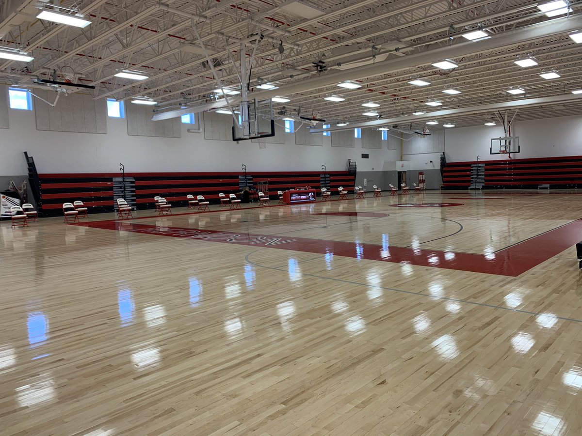 HornetBoosters's tweet photo. Go Hornets! Tip off at 4:30 as the Freshman boys take on Oakton! First game in the new gym!🔥🏀❤️🖤 #GoHornets #HerndonBasketball https://t.co/rNvMnjL7UA