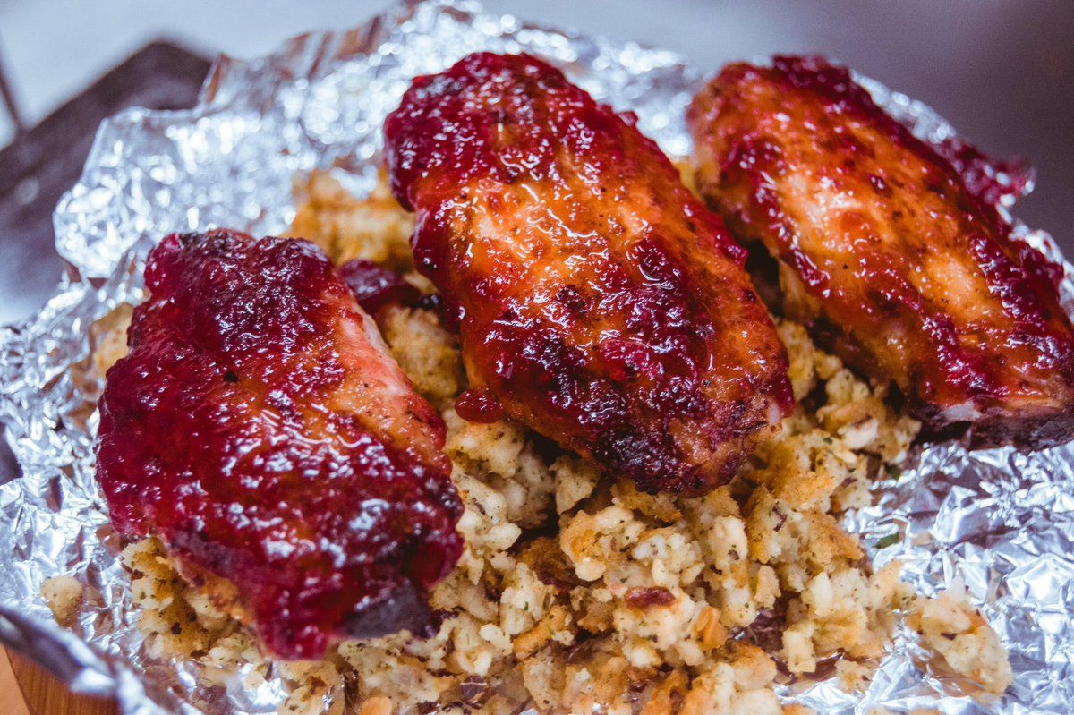 Wingomania's tweet photo. Continuing with the Xmas vibes 🎅🏽 Cranberry glazed #ChickenWings on a bed of homemade stuffing 🤤 #WingomaniaBTS 📸 #WeWing 🍗 https://t.co/ghzmJfD8kl