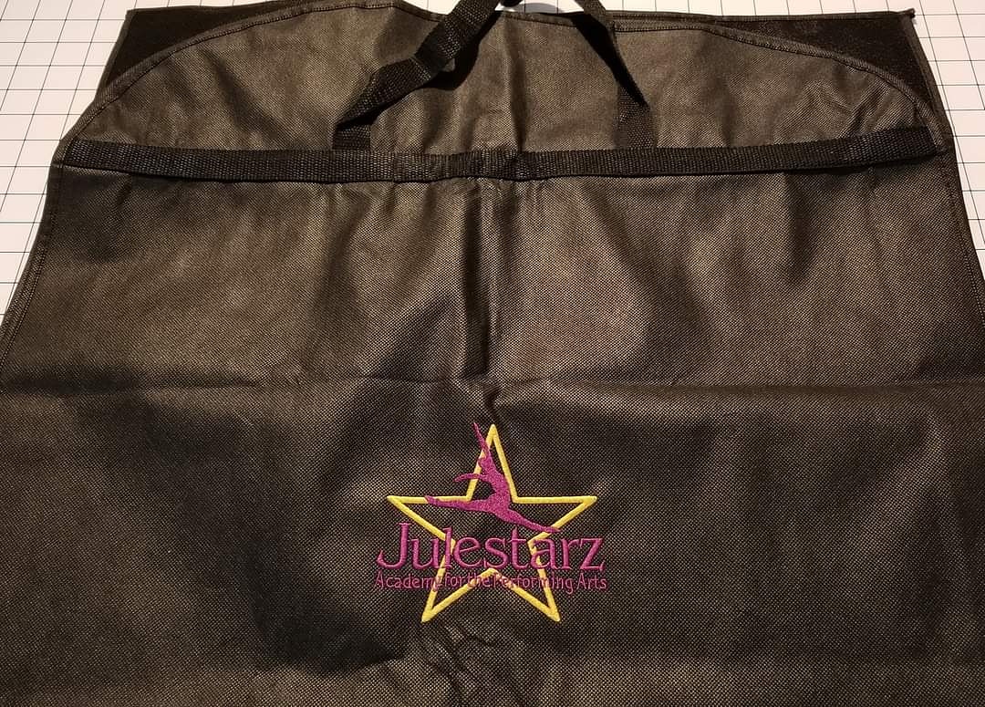 JEmbrdryCreatns's tweet photo. Julestarz logo embroidered on a garmet bag. 
.
.
.
#julestarzacademy #dance #yourbusinesslogoembroidered #yourideaembroidered #customembroidery #RiverviewFloridaEmbroidery #JuliesEmbroideryCreations #RiverviewFlorida #RiverviewFL https://t.co/Awrcdo7Q4o