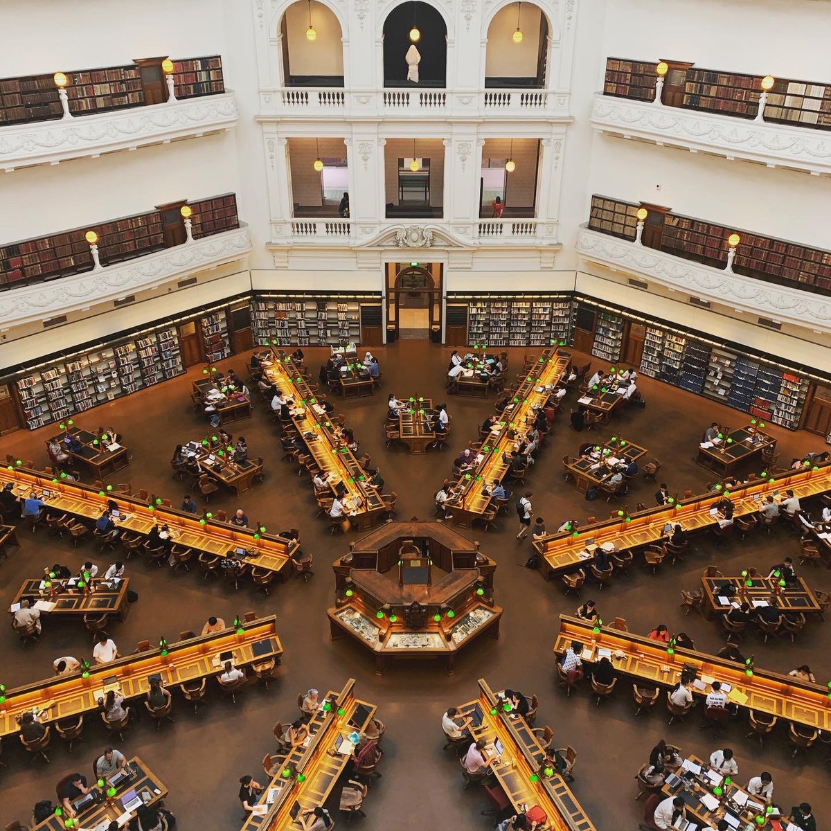 Visiting Melbourne and Brisbane booksellers in February the week before the pandemic hit Oz. How weird does that plane picture look?! I’ve not flown since! As always, it was so nice to connect with booksellers 
