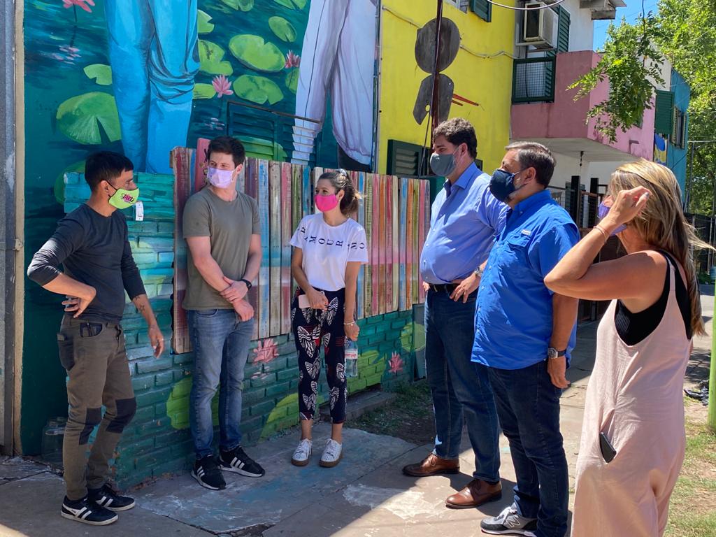DarioOroquieta's tweet photo. Hoy con @eugenioburzaco acompañamos a los concejales del @proargentina en San Isidro durante la visita a #Starte. Un espacio de contención y recreación que realizan acciones inclusivas para ayudar a los jóvenes a alcanzar sus sueños y mejorar el barrio. https://t.co/3qJQXphVBA