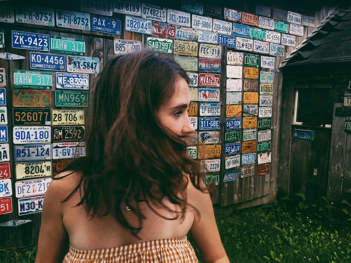 ⊱ how clairo looks like in real life; a thread ⊰