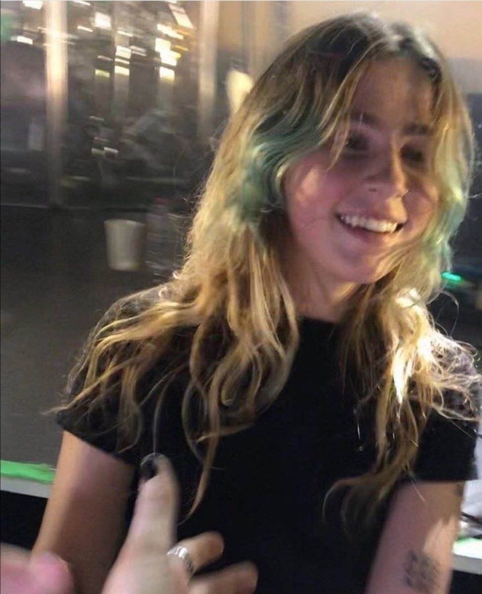 ⊱ how clairo looks like in real life; a thread ⊰