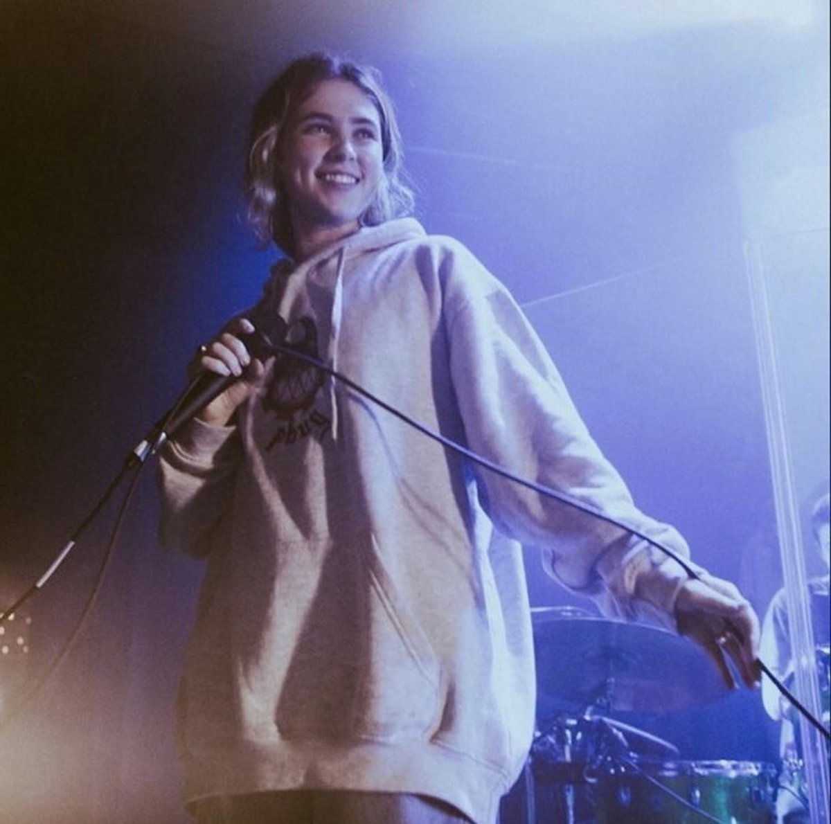 ⊱ how clairo looks like in real life; a thread ⊰