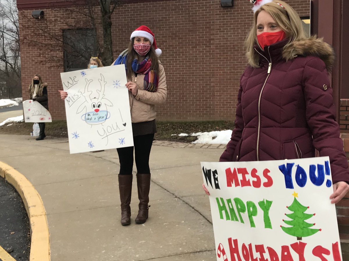 PRIvesSFES's tweet photo. The APC/AES Holiday Car Parade was a blast! Thank you so much for driving thru. @DrMillerASD @DrBattistoneAES @Avonworthschool @JeffHadleyEdD @ThomasRalston2 https://t.co/CHtrIy69zz
