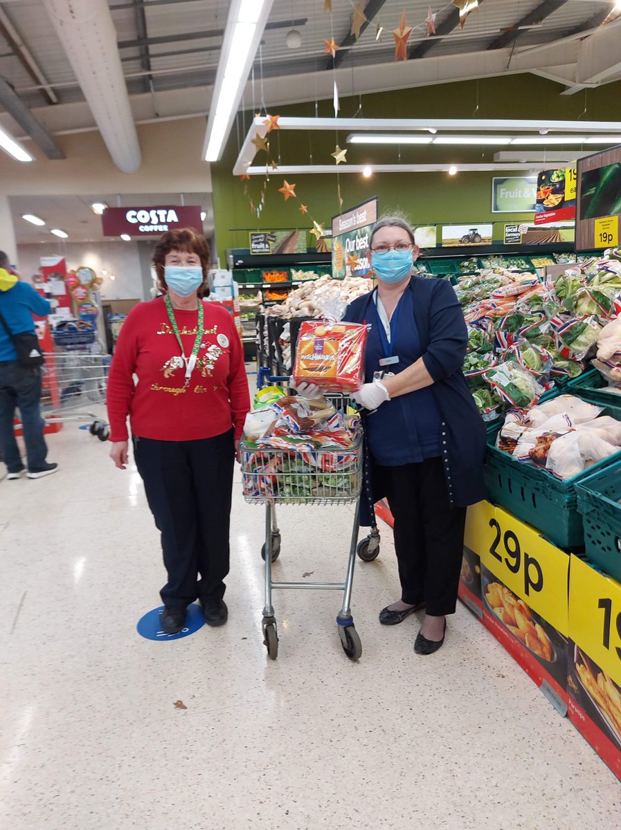 ShellvanSv's tweet image. Christmas gifts to thank our key workers #TescoNoNaughtyStep #policeofficer #deliverydriver #postman #paramedic #teacher #carer #undertaker #Launceston #Tesco
