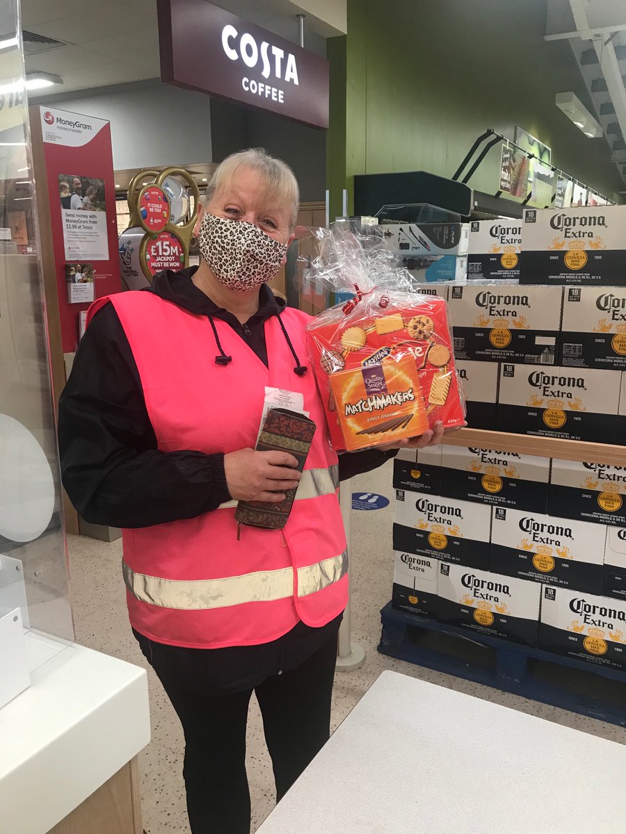 ShellvanSv's tweet image. Christmas gifts to thank our key workers #TescoNoNaughtyStep #policeofficer #deliverydriver #postman #paramedic #teacher #carer #undertaker #Launceston #Tesco