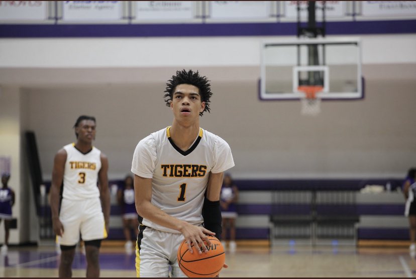 Great win by boys Varsity! Led by <a href="/Benghodges15/">ben hodges</a> 18pts, followed by <a href="/THOWZE2/">Trevon Howze🏀🎒🚨</a> 14pts, <a href="/brhco2022/">Byron Howard #3 🏀🏈</a> &amp; <a href="/StevenMooreJr/">Steven Moore</a> both with 13pts, and superior senior leadership &amp; defense from @tyreekSingleton with 9pts!!!🔥🔥🔥<a href="/Alcovy_Sports/">AHS Tigers Sports</a> <a href="/CoachAlexander8/">Coach Alexander</a> <a href="/bandboyz05/">Dr. Thomas Lowe</a> <a href="/CovNewsSports/">𝘾𝙊𝙑𝙉𝙀𝙒𝙎 𝙎𝙋𝙊𝙍𝙏𝙎</a> <a href="/RNC_Sports/">Rockdale/Newton Citizen</a>