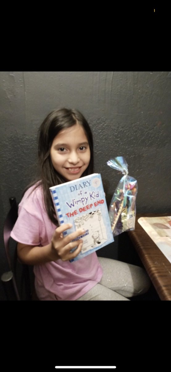 haileychac's tweet photo. With a year full of technology, I couldn’t wait to put some books in their hands🤷🏼‍♀️ Getting to add to my students’ personal libraries this Christmas was so special! Hopefully you are enjoying a good book at home with your family this break also!🥰 #TheSchulzeExperience https://t.co/V6ddtUIQM3