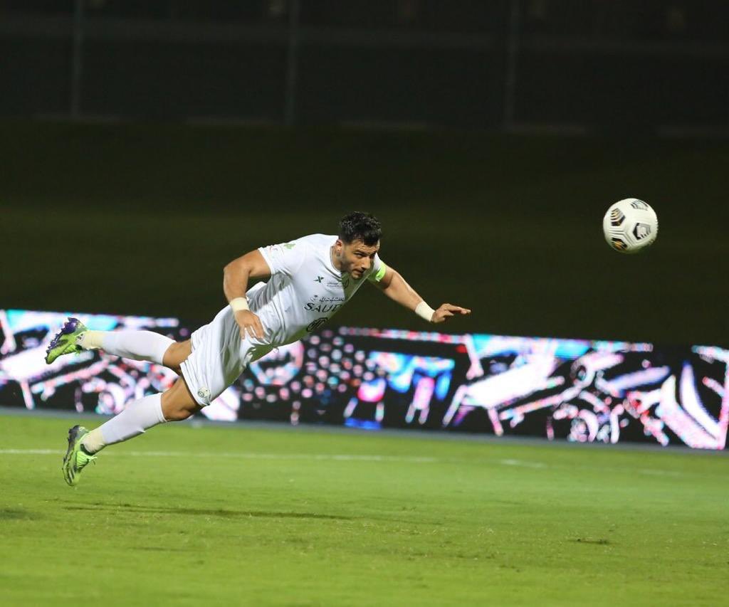 ABDO__77's tweet photo. #السومه_الهداف_التاريخي
عفوا..
هو ليس الهداف التاريخي فقط 
هو تاريخ في الوفاء 
هو تاريخ في الأخلاق 
هو تاريخ في فنون التسجيل 
هو تاريخ في إلجام منتقديه 
هو تاريخ في كسر الأرقام 
هو عمر السومة..
إذا هو التاريخي وكف.. 💚
@omaralsomah https://t.co/TPExCSTuEg