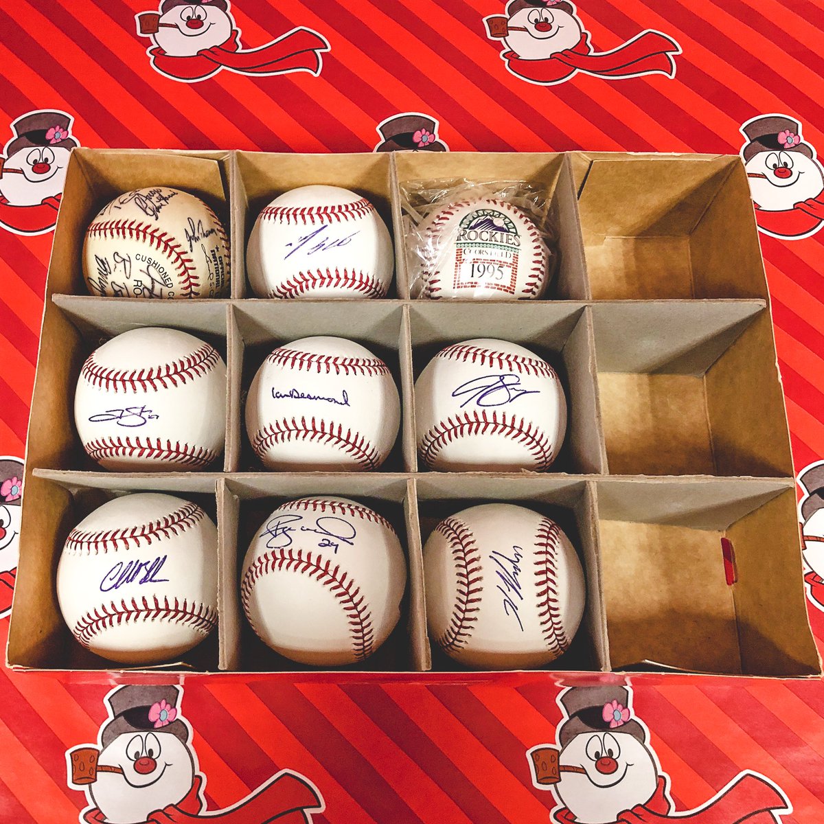 Rockies's tweet image. We found some cool, old 1995 commemorative balls! 

RETWEET THIS for your chance to win all NINE baseballs 🏟