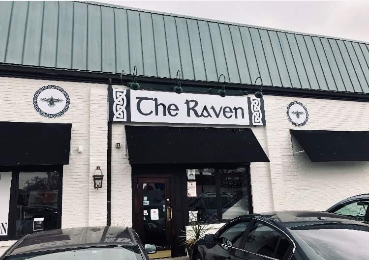 LvilleTrivia's tweet photo. Come check out the new signage at @MollyMalonesStM and play trivia at 7. #do502 #thingstolou #louisvilletrivia #louisvillethinks https://t.co/cPQaL3tVwh