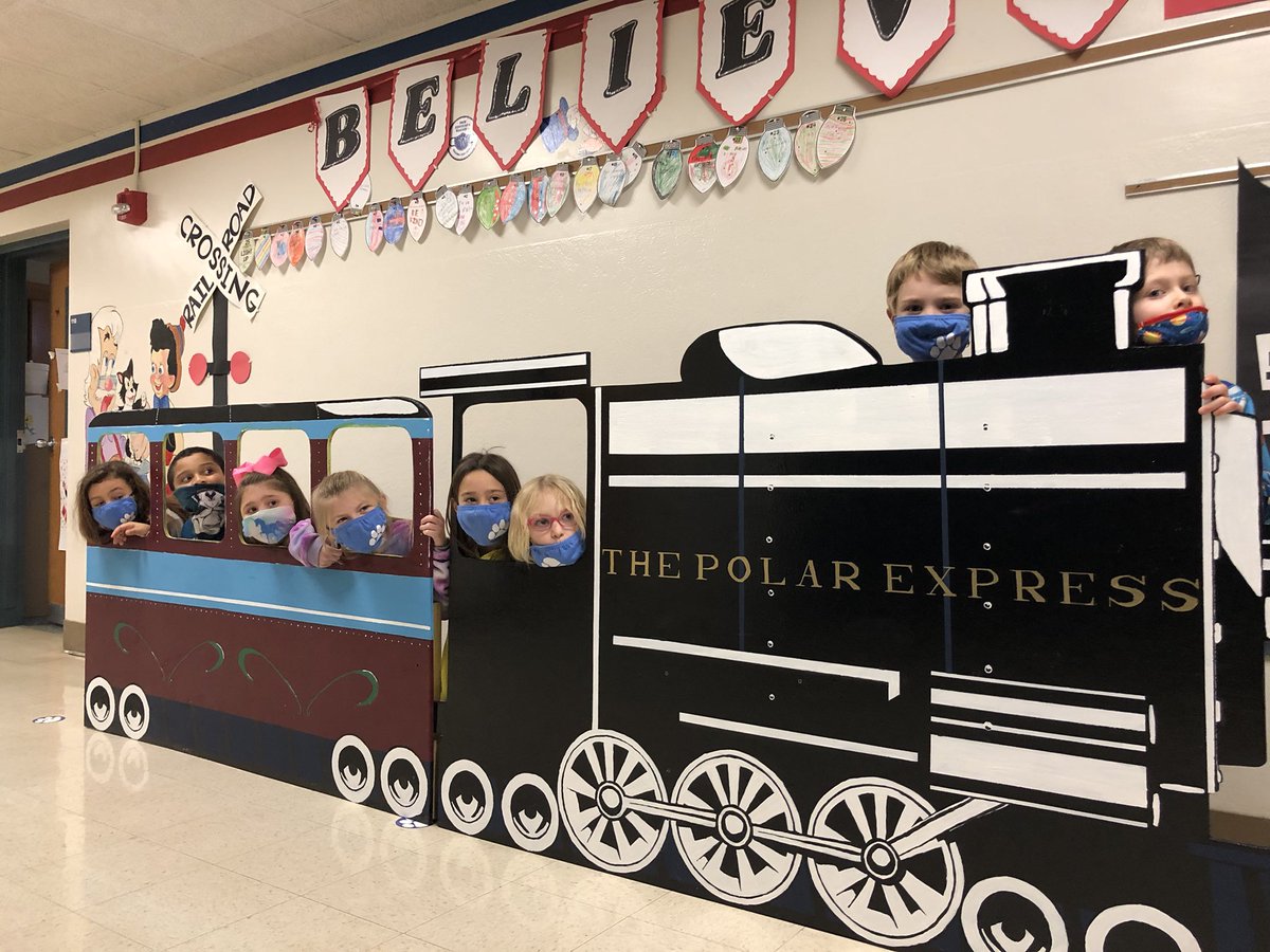 PCS was full of Holiday Cheer today! 🎅🏼 🌲 <a href="/PanamaCSD/">Panama CSD</a>