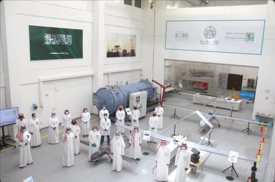 defensearab's tweet photo. • الطائرة السعودية 🇸🇦 المسيرة القتالية حارس الاجواء من PSDSARC
• الطائرة دخلت خط الانتاج الصناعي
• تمتلك قدرات اكبر ومدى اكبر يصل الى 700 كم وبقدرات SAR مزوّدة بكاميرات عالية الدقة للتصوير ليلاً ونهاراً بمدى 40 كلم ونظام EO/IR عالي 
• قادرة على حمل 4 قنابل ذكية موجهة بالليزر https://t.co/OpvpeIKeju