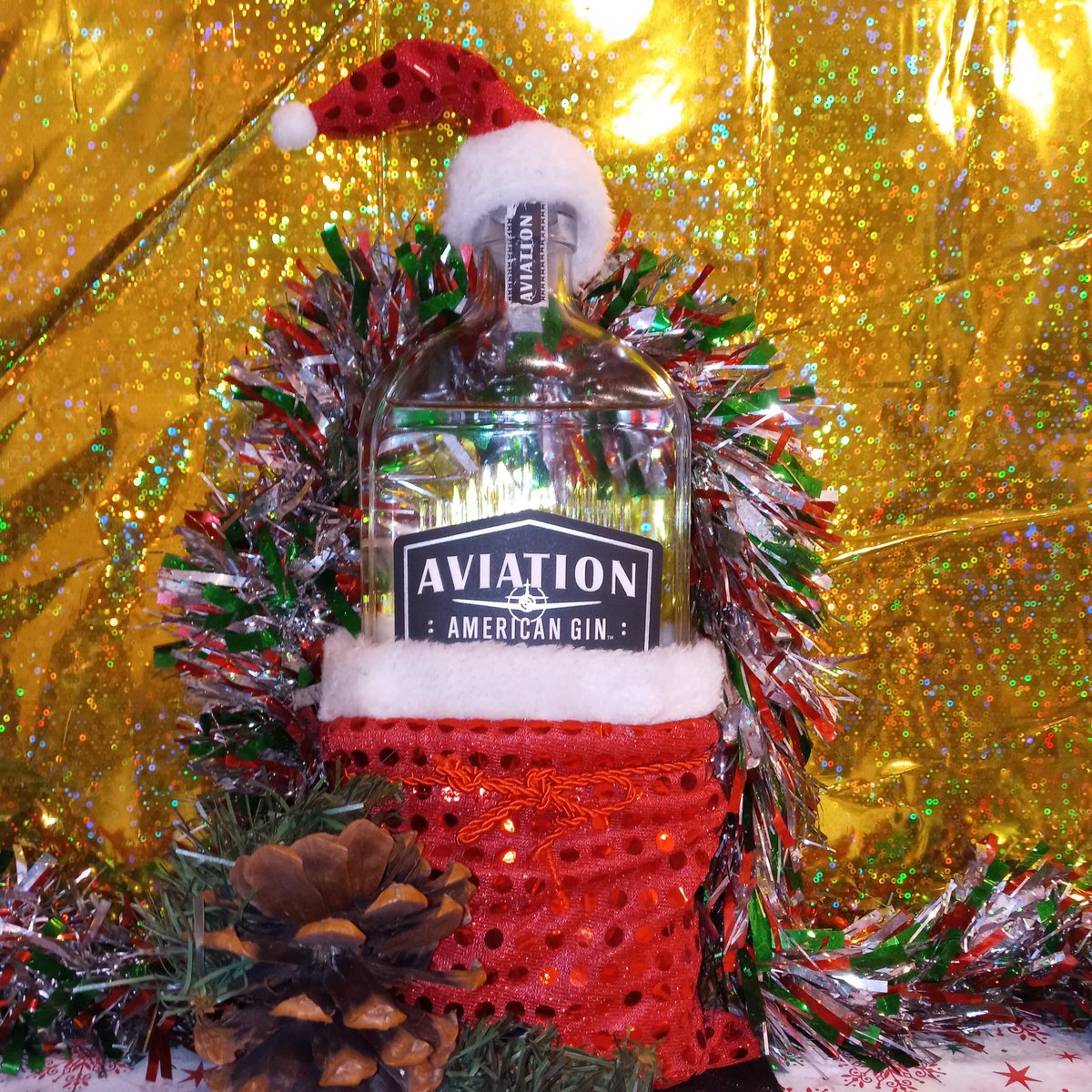 @AviationGin is the gift that keeps on giving....because you can always get more BEFORE YOU RUN OUT! (@VancityReynolds notice how I stressed the before you run out😉)
#bestgiftever #secretsantagift