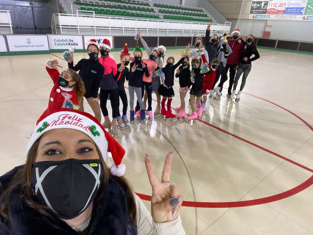 CPCArtistic's tweet photo. Des del @CPCArtistic us desitgem molt Bon Nadal a tothom. 
Salut i turrons!!🎄🎄🎄🎄 https://t.co/mcxK3u9S7I