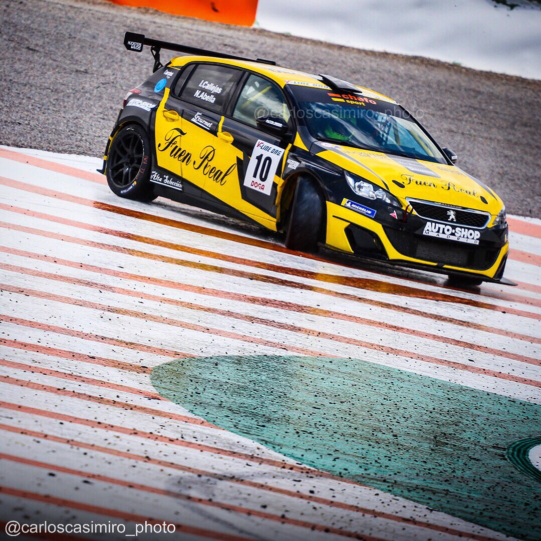 👤I.Callejas surcando de costado las escapatorias del Circuito Ricardo Tormo con el Peugeot 308 Cup de <a href="/chefosport/">Chefo Sport</a>. Se va a hacer largo el invierno...
