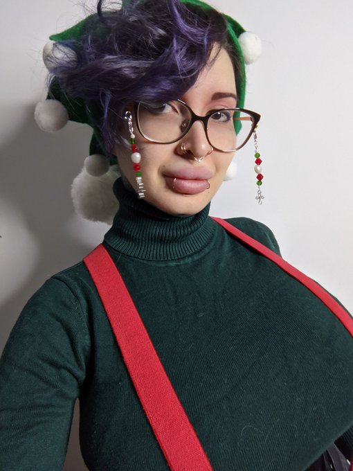 Enjoying my last journey where I can see people at work! Then I'm off till January 11th Am I festive<a href="/tag/selfie"class="tags"><span>#selfie</span></a><a href="/tag/hot"class="tags"><span>#hot</span></a><a href="/tag/selfies"class="tags"><span>#selfies</span></a><a href="/tag/turtleneck"class="tags"><span>#turtleneck</span></a><a href="/tag/candid"class="tags"><span>#candid</span></a><a href="/tag/bigboobs"class="tags"><span>#bigboobs</span></a>