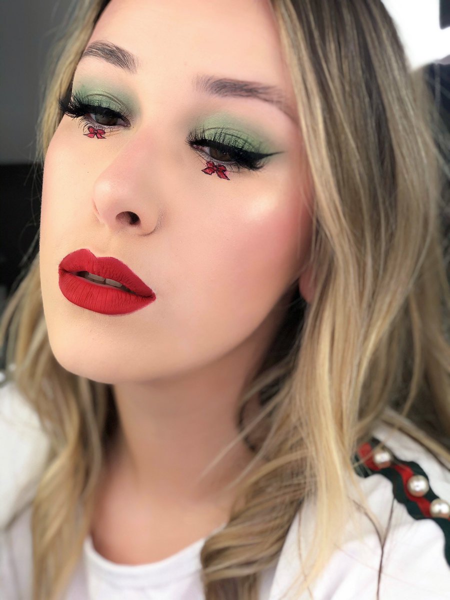 marija44's tweet photo. Mistletoe 🌲
@MorpheBrushes x @jamescharles pallet ❤️ https://t.co/jemiN1HH81