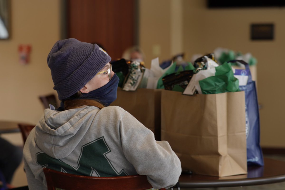 jimmalatras's tweet photo. Today we visited @sunymorrisville students to drop off some holiday gifts, donated & assembled by the @SUNY leadership team. Also, made a donation to their food pantry, got to meet w/their prez/leadership team, & visited a special guest from the UPD—Bruin! https://t.co/lBqtiHtlXw