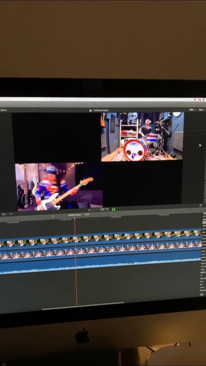 HonestlyAny's tweet photo. What?! New music?! New video?! BEFORE CHRISTMAS?! 😱 ⛄️ https://t.co/69NcRQsofO