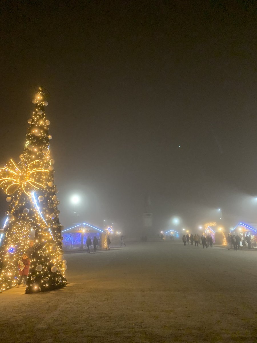 Rapphh7's tweet photo. Quelques photos du brouillard recouvrant le Centre Historique de Montpellier en début de soirée 🤩

@montpellier_ 
#meteo #brouillard #montpellier https://t.co/6hAhauJwAK