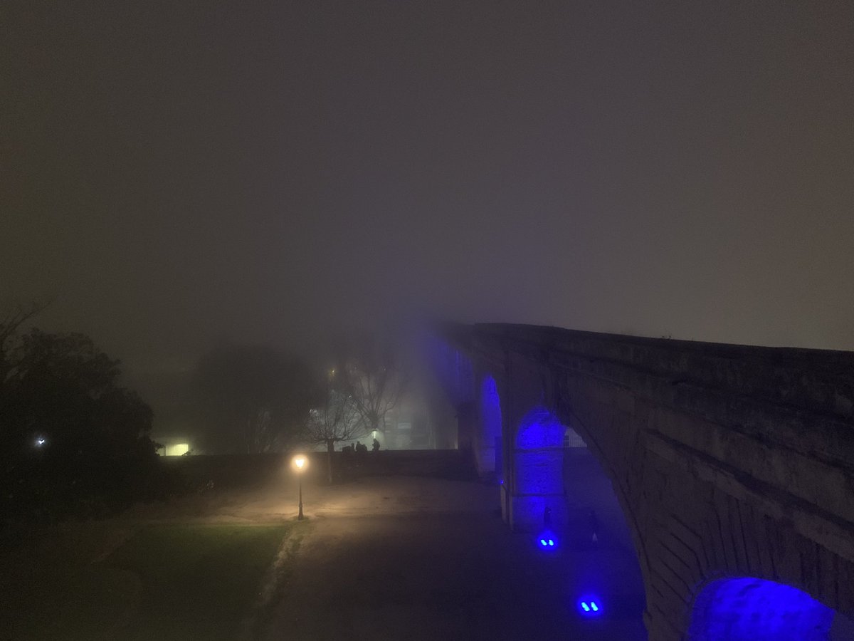 Rapphh7's tweet photo. Quelques photos du brouillard recouvrant le Centre Historique de Montpellier en début de soirée 🤩

@montpellier_ 
#meteo #brouillard #montpellier https://t.co/6hAhauJwAK