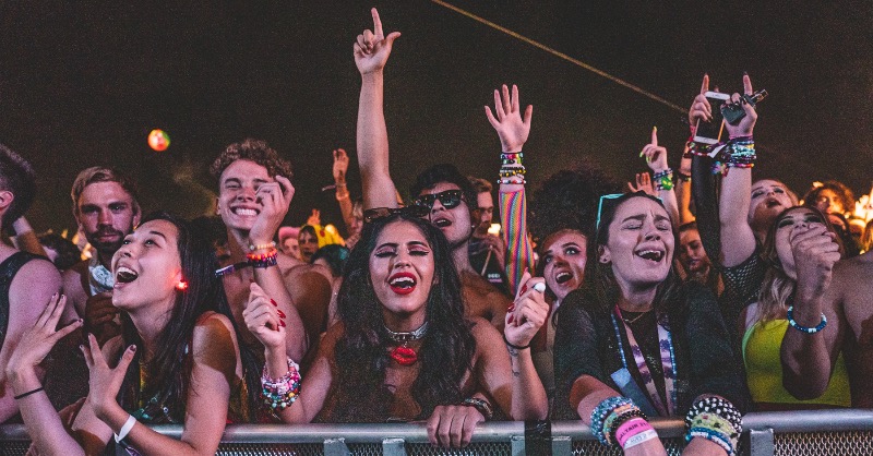 V2Presents's tweet image. Live music hits different 🥺✨