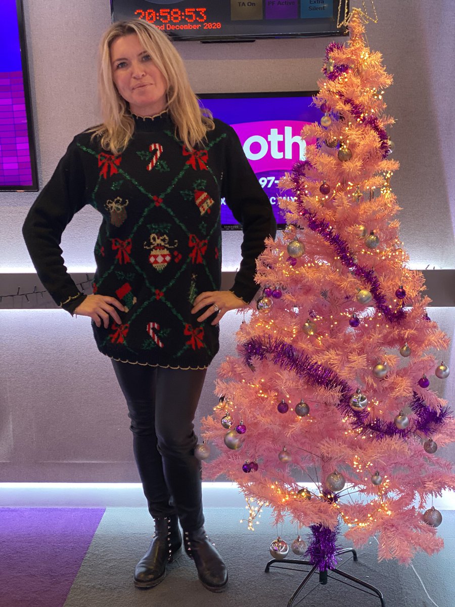 TinaHobley's tweet image. 3more sleeps @SmoothRadio #tinybitexcited🎄😜