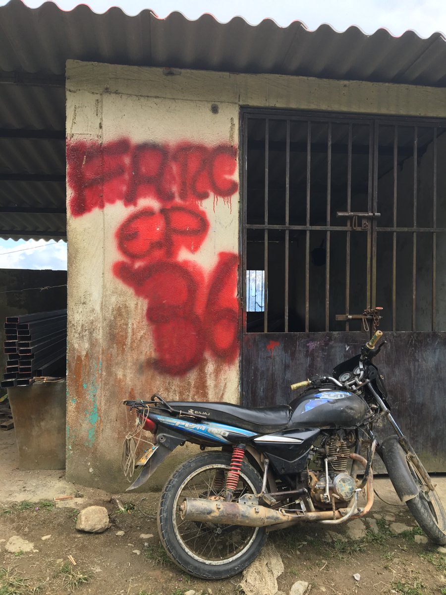 In the hills nearby, FARC dissidents Frente 36 roams and watches. They pass, but for now, they don’t bother. It is convenient for everyone for  #Briceño to be in the eye of the hurricane. But the government’s window is closing to make substitution permanent.