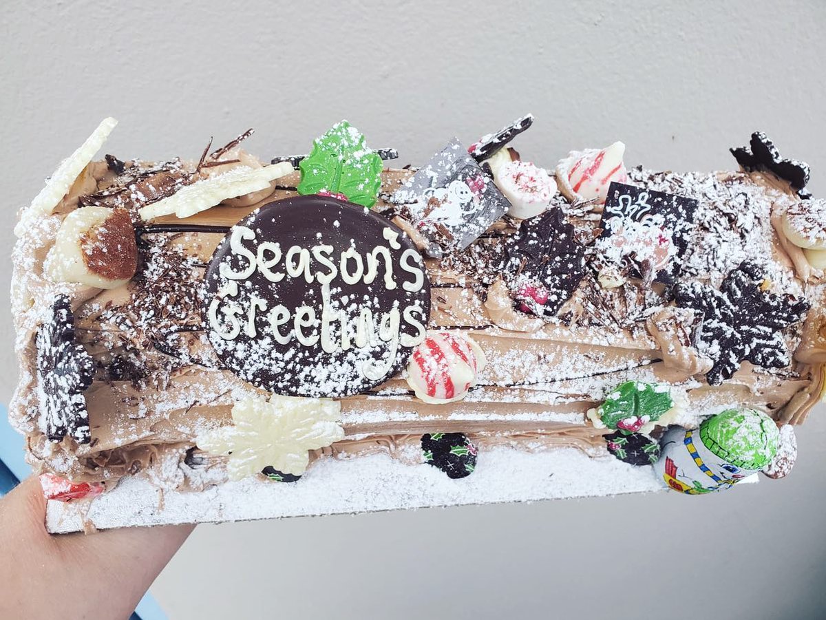 KerrisdaleKBA's tweet image. Yule Logs come in sizes for all. They’re the perfect holiday dessert - ‘Yule’ regret it if you don’t have one this year! Moore's Bakery #kerrisdale #MooresBakery #YuleLogs #ChristmasBakery #KerrisdaleKBA
