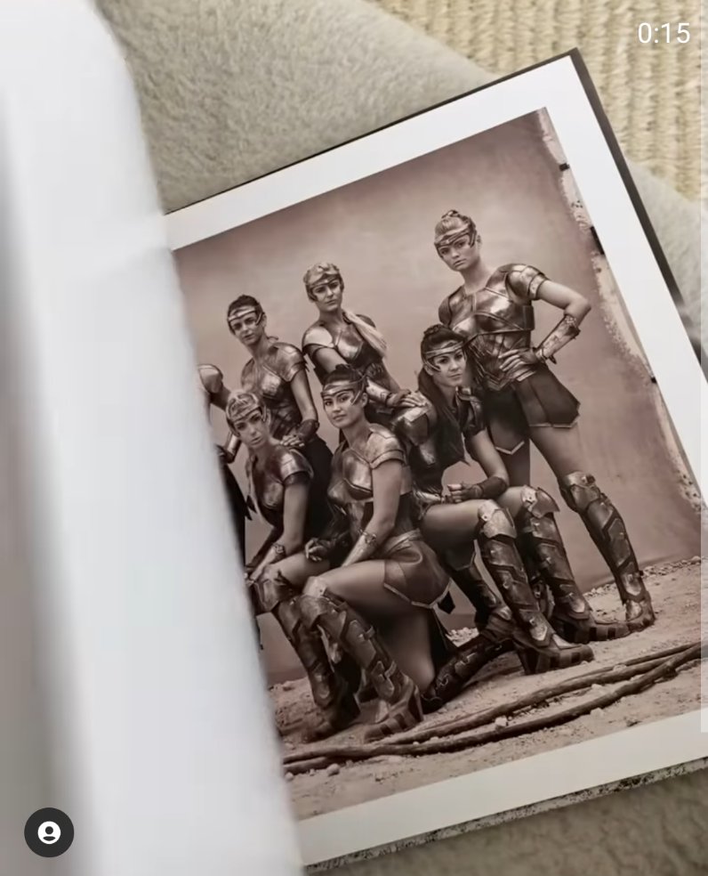 Gal Gadot Via Instagram: 

"Essas são as mulheres que me fizeram ser quem eu sou"

#MulherMaravilha1984 
#WonderWoman1984 
#WW84