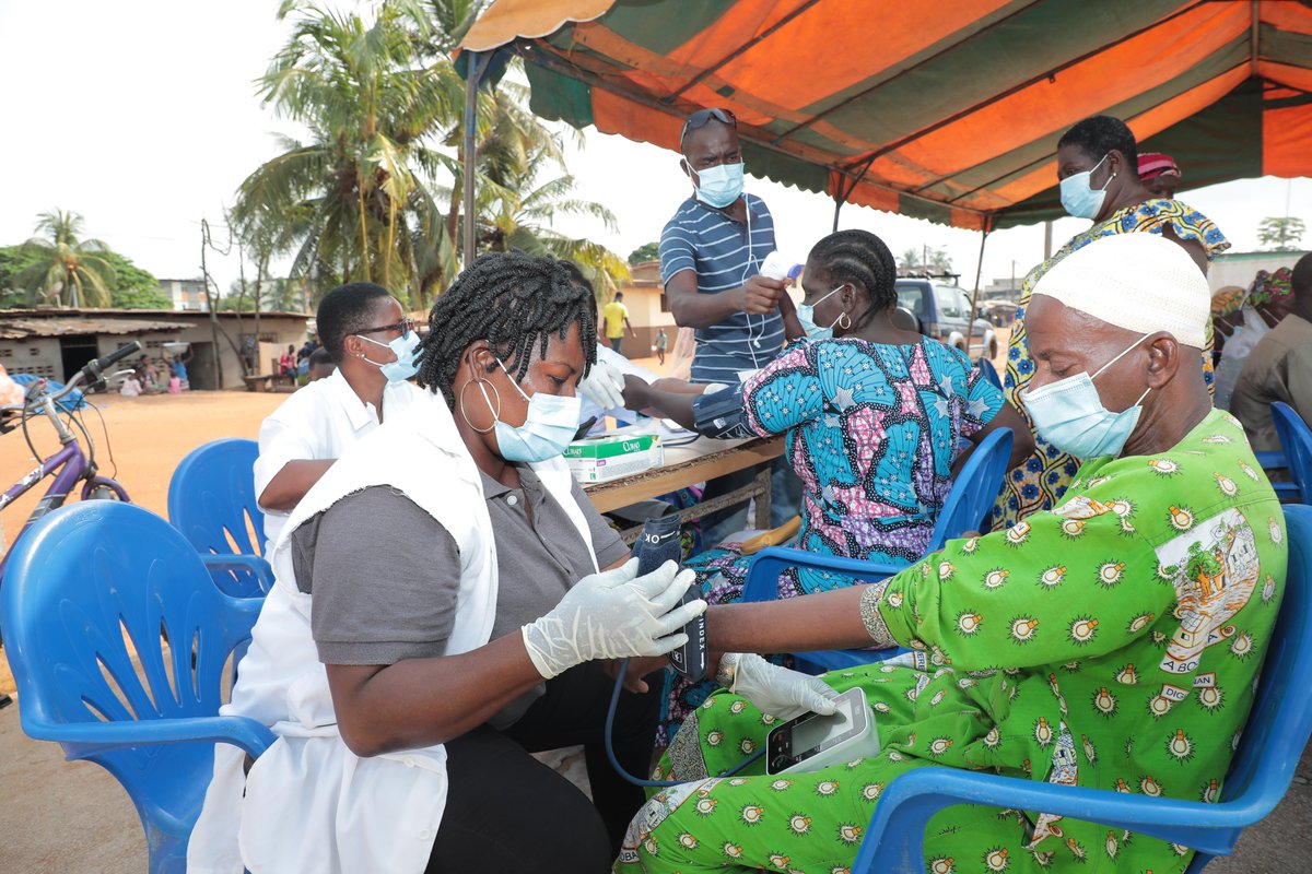 abdu_cisse's tweet photo. Dans le cadre des consultations foraines organisées, du 22-23 déc 2020, par la @FondationACisse, à #Port_Bouët, j’ai sillonné les sites aménagés pour les consultations générales, les dépistages gratuits du diabète, du cancer du col de l'utérus et les vaccinations des enfants.
1/2 https://t.co/nDpAbJSjZG