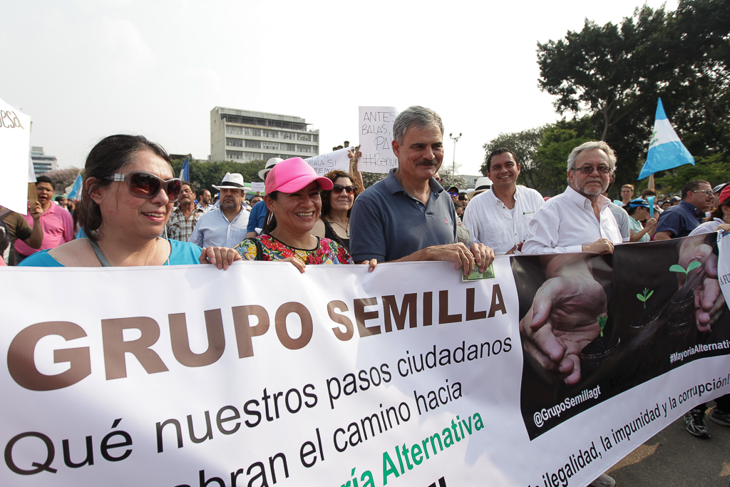 RealRodrigoPolo's tweet photo. Así es, Juan Alberto Fuentes Knight, el fundador de Semilla, dirigía OXFAM, una ONG de causas muy loables, señalada de efectuar orgías hasta con menores:
https://t.co/hJalZkpUBf https://t.co/aQwUA5QYjM