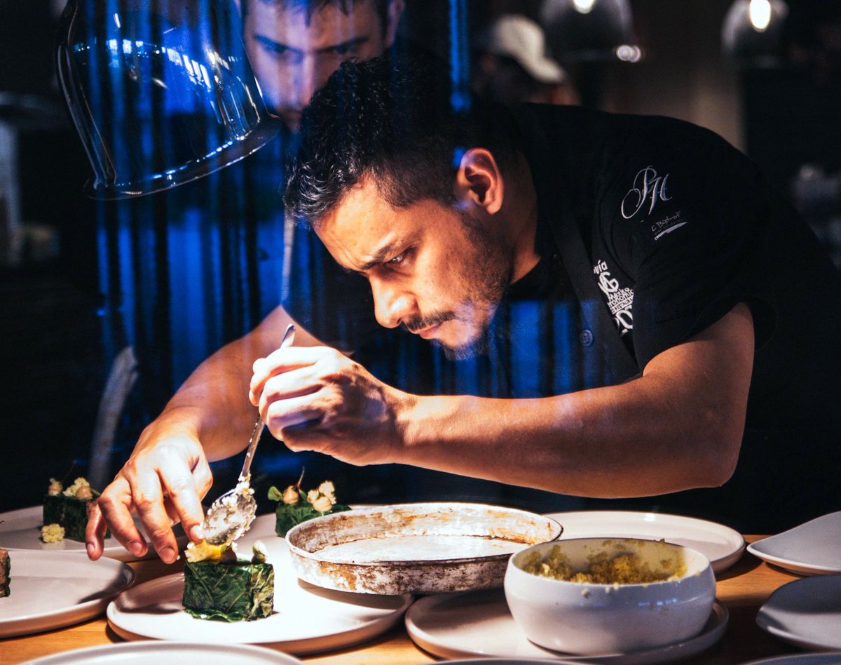 cronicasabormx's tweet image. . @RestMigrante, el restaurante dirigido por @cooksoul llega hasta tu #hogar para que vivas la experiencia de su cocina, además de ofrecer diariamente deliciosas especialidades para llevar, dentro de un concepto #comfortfood #Delivery 
cronicasdelsabor.mx/migrante-cocin…