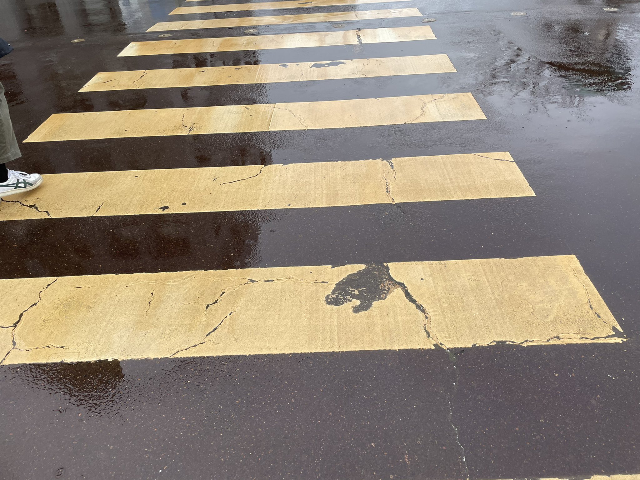 ともさん 5g 新潟の道路はなんか全体的に赤茶色なんですよね なんなんでしょう T Co Fgmbq2l1ke Twitter
