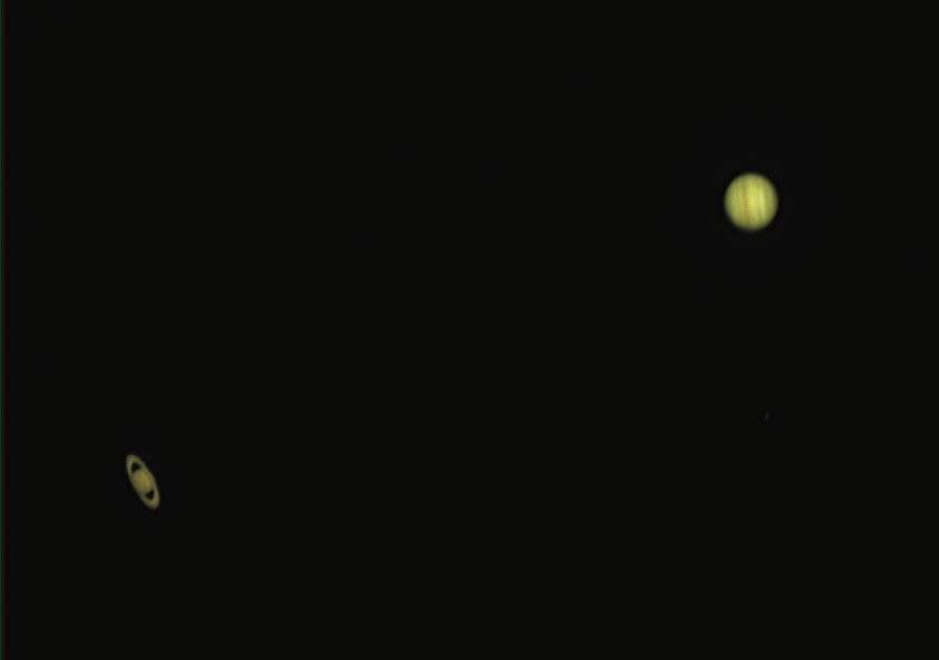 IndranilRoy's tweet photo. @NASAMoon @NASAEarth @GoogleDoodles @NASASun Am amateur capture by a rudimentary telephoto lens by my friend from Assam, in India #GrandConjunction
He's done a wonderful job, hasn't he, dear NASA Bros? https://t.co/pgHvwilVtB