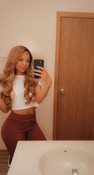 Watch Saleema 💖's leaked NSFW photo on TwXstars