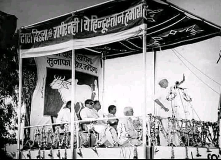 चौधरी चरण सिंह जी की जयंती पर उन्हें कोटि-कोटि नमन! 

आज भाजपा के राज में देश के इतिहास में एक ऐसा ‘किसान दिवस’ आया है, जब उत्सव के स्थान पर देश का किसान सड़कों पर संघर्ष करने पर मजबूर है. 

भाजपा किसानों का अपमान करना छोड़े क्योंकि ‘देश का किसान, भारत का है मान’.

#किसान_दिवस