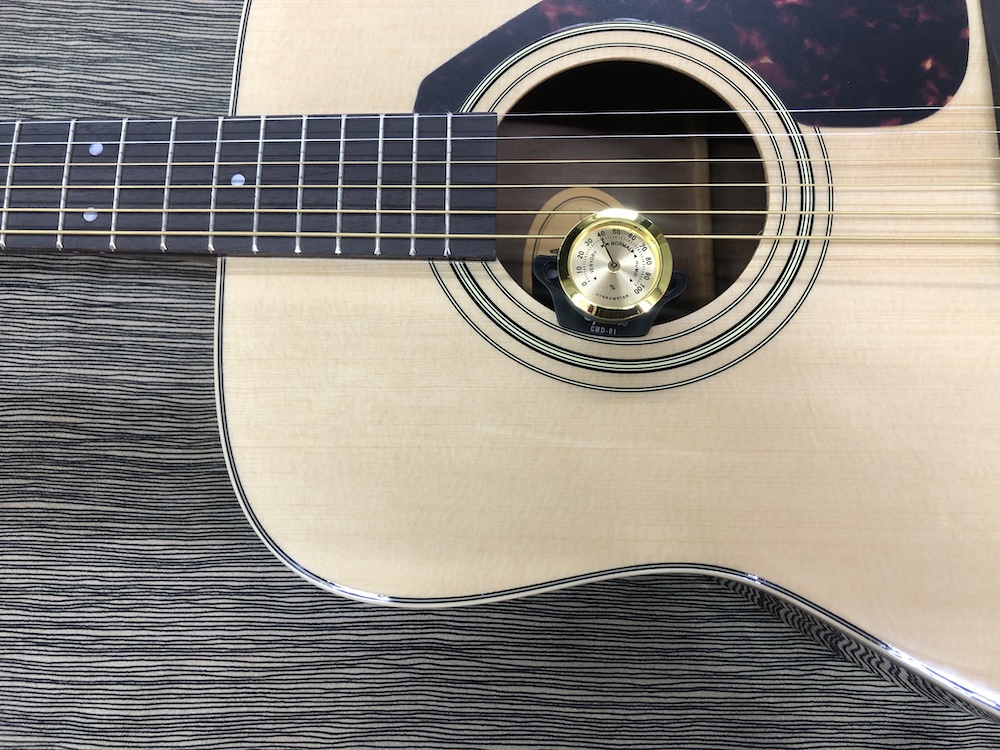 郡山市 十字屋楽器 ギター用湿度管理ツール Guitto Ghd 01 乾燥に気をつけたいこの季節にぜひどうぞ サウンド ホールに挿入することで ギターの中の湿度を正確に計測できます 内部のスポンジに付属スポイトで注水し サウンドホール内に設置すること 郡山市 十字屋楽器 ギター用湿度管理ツール Guitto Ghd 01 乾燥に気をつけたいこの季節にぜひどうぞ サウンド ホールに挿入することで ギターの中の湿度を正確に計測できます 内部のスポンジに付属スポイトで注水し サウンドホール内に設置すること