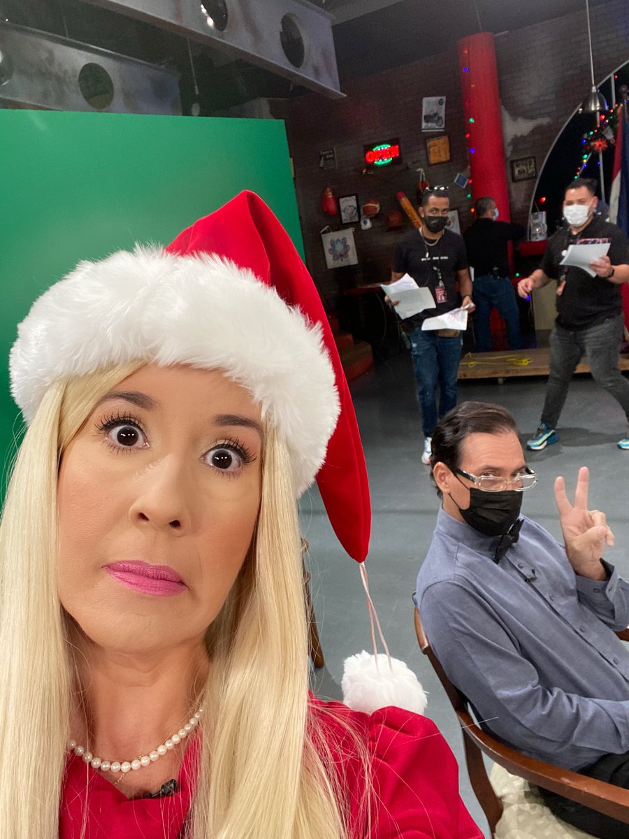 ¡ Wanda y Felipe les desean una Feliz Navidad! <a href="/berengeno_/">Jorge Castro</a> <a href="/Raymondyamigos/">Raymond y Sus Amigos</a> <a href="/TelemundoPR/">TelemundoPR</a> <a href="/raymondarrieta/">Raymond Arrieta</a> <a href="/miguelbejuco/">Miguel Morales</a>